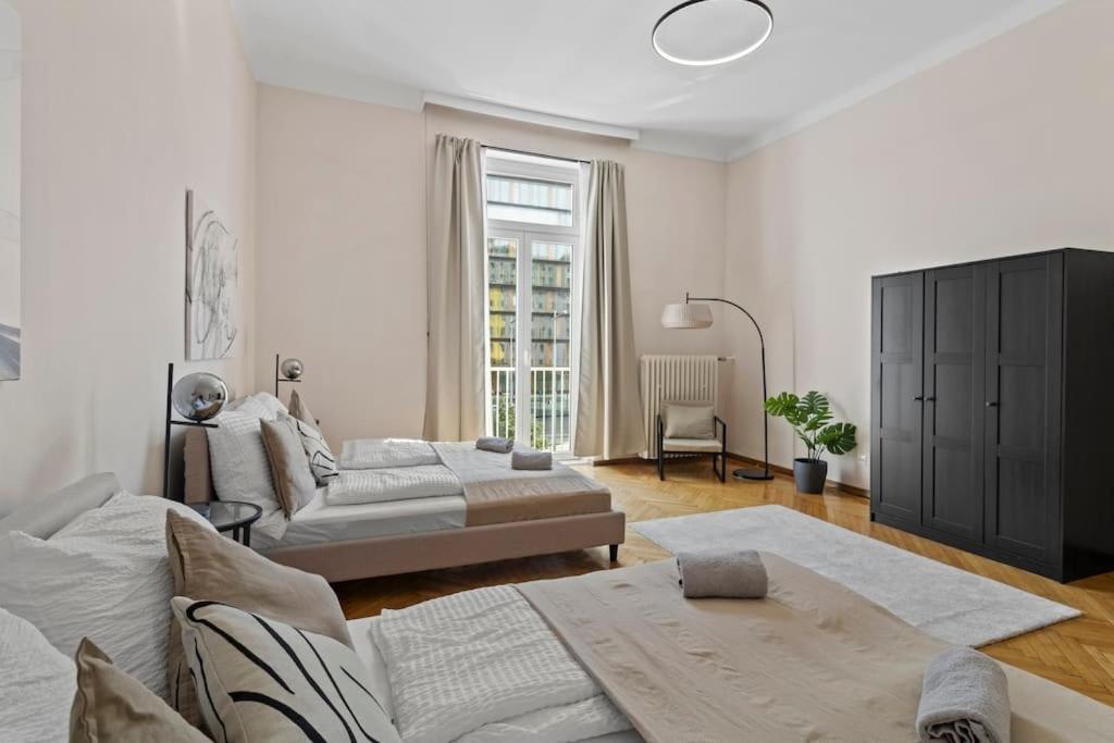Apartment At Belvedere, Location Close To U1 Wien